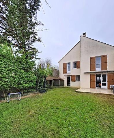 Maison moderne avec 4 chambres et un jardin