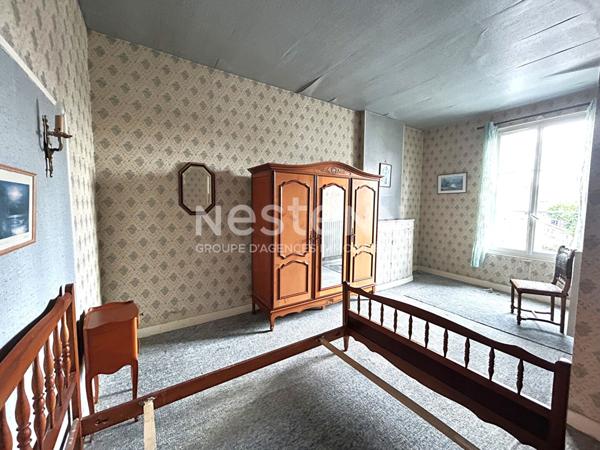 MAISON DE CARACTERE DE 130m² 3 CHAMBRES SUR 3 NIVEAUX EN PLEIN-CENTRE VILLENTROIS (INDRE 36)