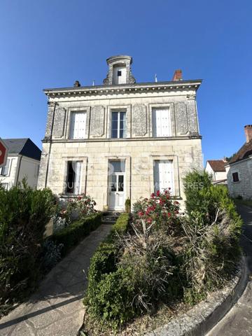 MAISON DE CARACTERE DE 130m² 3 CHAMBRES SUR 3 NIVEAUX EN PLEIN-CENTRE VILLENTROIS (INDRE 36)