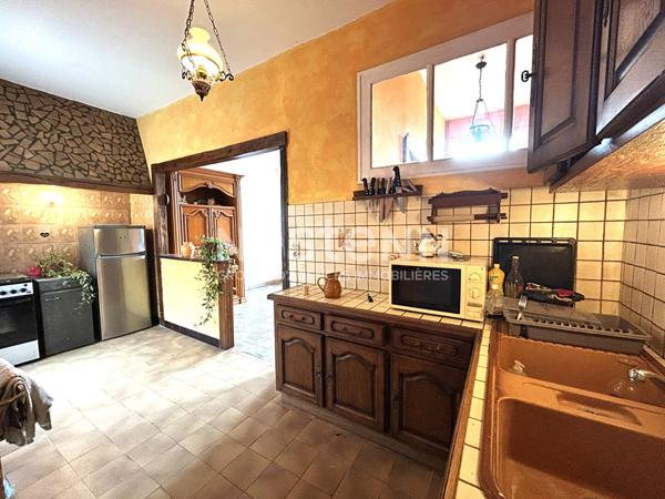 MAISON DE CARACTERE DE 130m² 3 CHAMBRES SUR 3 NIVEAUX EN PLEIN-CENTRE VILLENTROIS (INDRE 36)