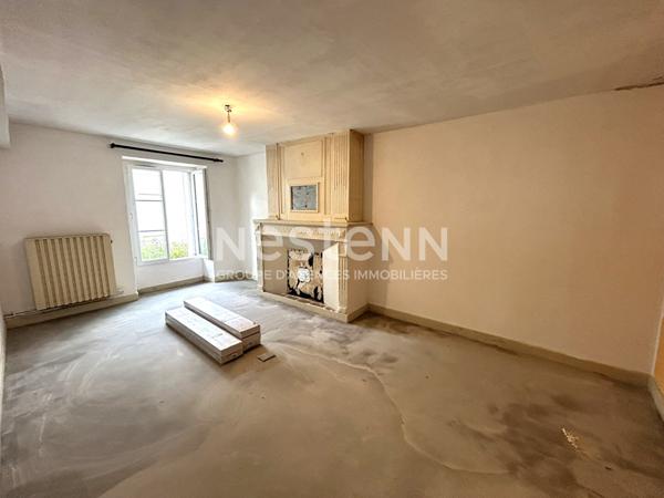 MAISON DE CARACTERE DE 130m² 3 CHAMBRES SUR 3 NIVEAUX EN PLEIN-CENTRE VILLENTROIS (INDRE 36)