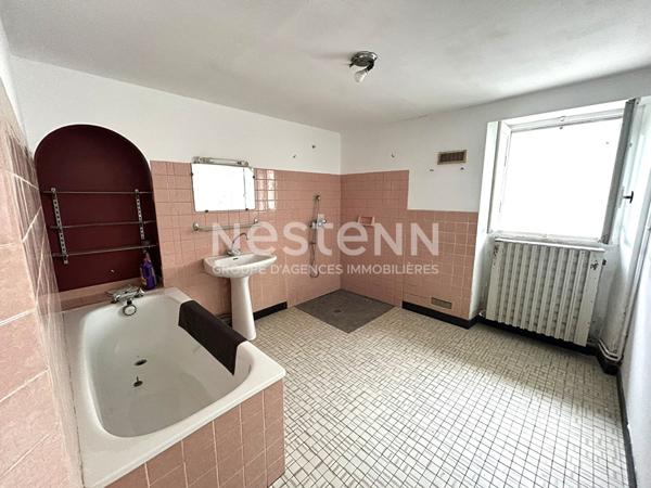 MAISON DE CARACTERE DE 130m² 3 CHAMBRES SUR 3 NIVEAUX EN PLEIN-CENTRE VILLENTROIS (INDRE 36)