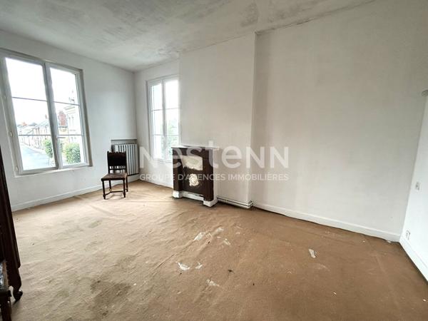 MAISON DE CARACTERE DE 130m² 3 CHAMBRES SUR 3 NIVEAUX EN PLEIN-CENTRE VILLENTROIS (INDRE 36)