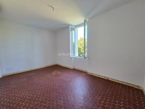 Location                                                      Appartement
                        
                     4 pièces                      77 m2                     à Draguignan