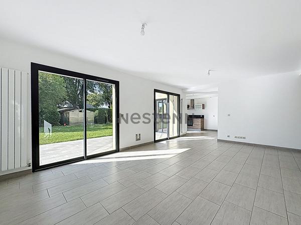 Maison contemporaine de 5 chambres avec terrain d'environ 1000m² à 25 min au Sud de Tours