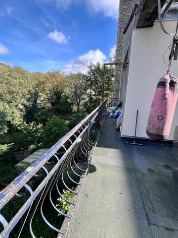 Appartement face aux remparts avec toit terrasse