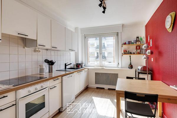 Appartement d’angle au cachet préservé entre gares et Vieux-Lille