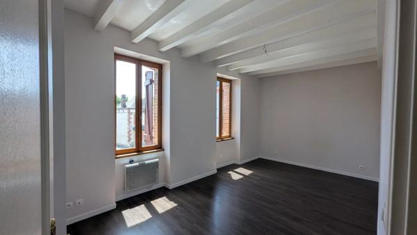 Vente                                                      Maison de village
                        
                     4 pièces                      97 m2                     à Aubigny-sur-Nère