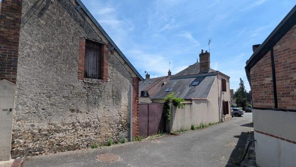 Vente                                                      Maison de village
                        
                     4 pièces                      97 m2                     à Aubigny-sur-Nère