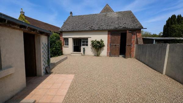 Vente                                                      Maison de village
                        
                     4 pièces                      97 m2                     à Aubigny-sur-Nère