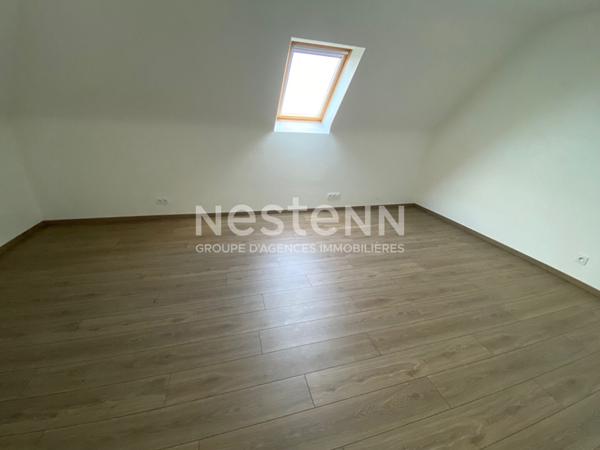 Pleuven maison en pierre de 290 m² sur un terrain de 1277 m² proche bourg .