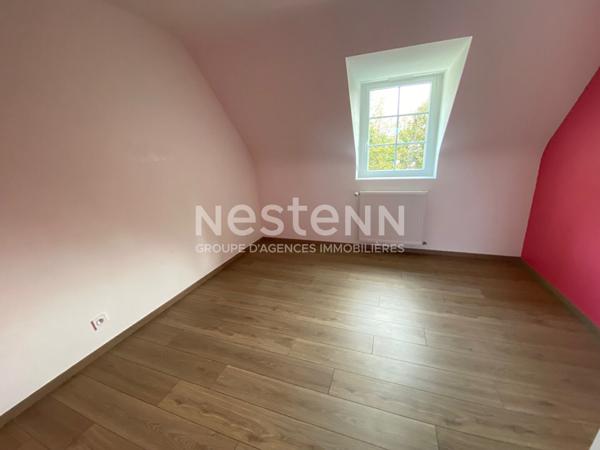 Pleuven maison en pierre de 290 m² sur un terrain de 1277 m² proche bourg .