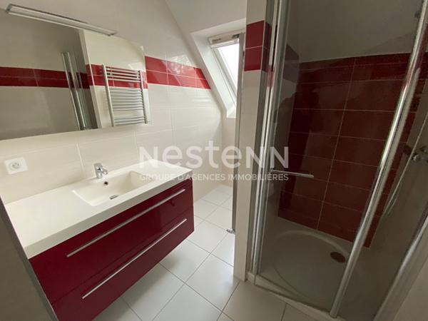 Pleuven maison en pierre de 290 m² sur un terrain de 1277 m² proche bourg .