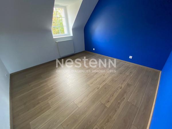 Pleuven maison en pierre de 290 m² sur un terrain de 1277 m² proche bourg .