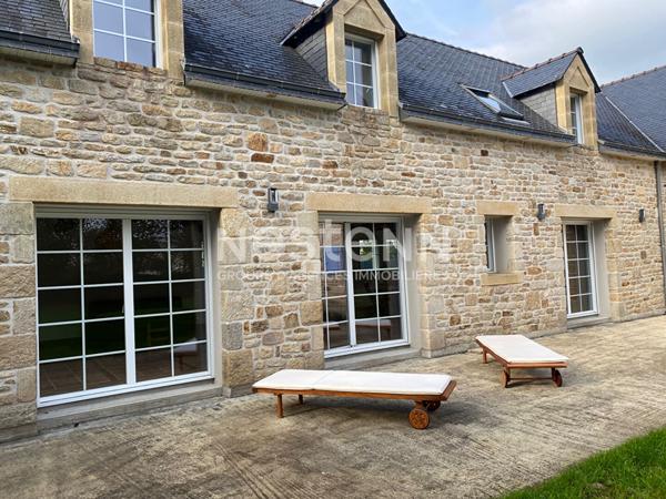 Pleuven maison en pierre de 290 m² sur un terrain de 1277 m² proche bourg .