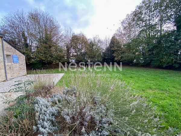 Pleuven maison en pierre de 290 m² sur un terrain de 1277 m² proche bourg .