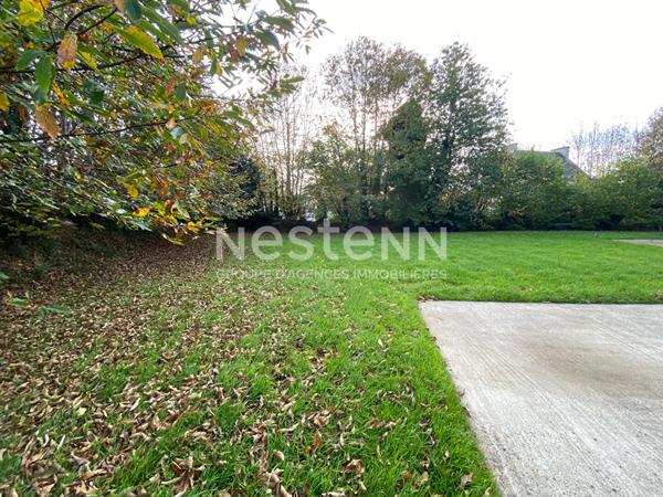 Pleuven maison en pierre de 290 m² sur un terrain de 1277 m² proche bourg .