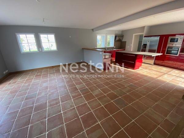 Pleuven maison en pierre de 290 m² sur un terrain de 1277 m² proche bourg .