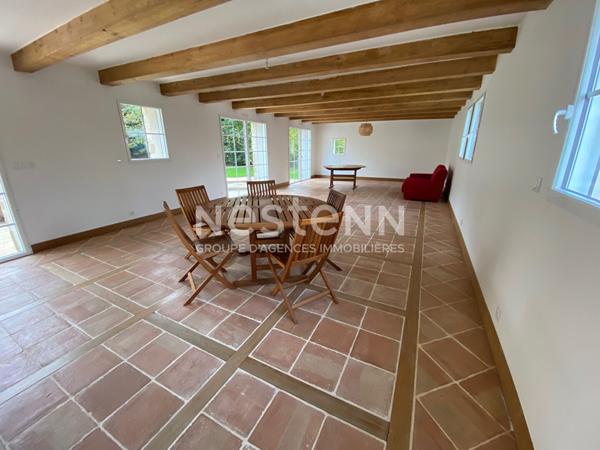 Pleuven maison en pierre de 290 m² sur un terrain de 1277 m² proche bourg .