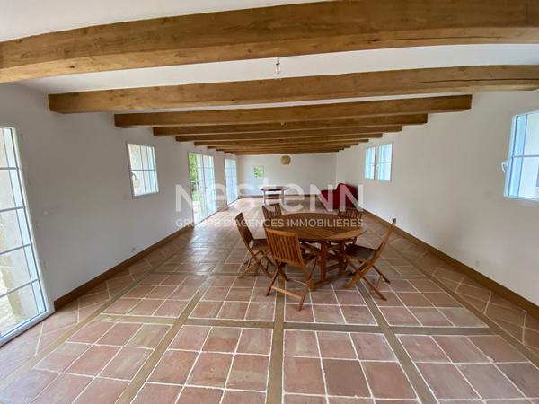 Pleuven maison en pierre de 290 m² sur un terrain de 1277 m² proche bourg .