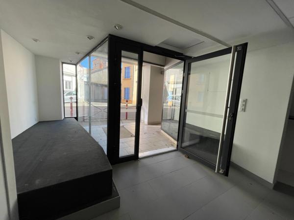 Dpt Saône et Loire (71), à vendre Centre CHAUFFAILLES Local commercial de 200m2 - rénové -