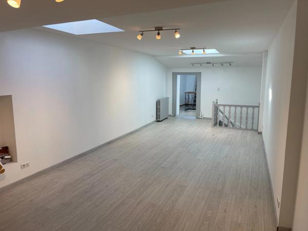 Dpt Saône et Loire (71), à vendre Centre CHAUFFAILLES Local commercial de 200m2 - rénové -