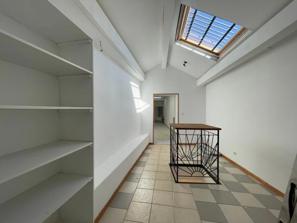 Dpt Saône et Loire (71), à vendre Centre CHAUFFAILLES Local commercial de 200m2 - rénové -