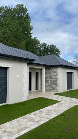 Maison à vendre    4 pièces •  Contres