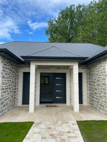 Maison à vendre    4 pièces •  Contres