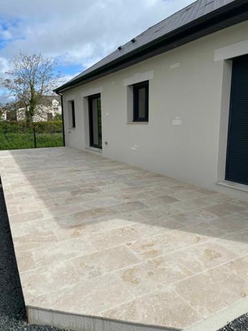 Maison à vendre    4 pièces •  Contres