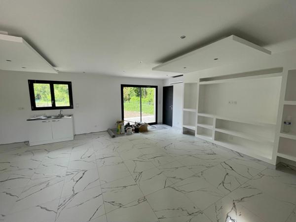 Maison à vendre    4 pièces •  Contres