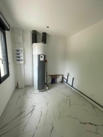 Maison à vendre    4 pièces •  Contres