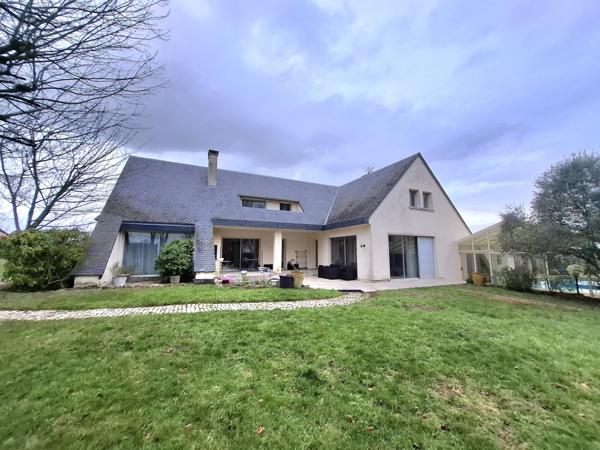 À vendre - Maison individuelle, 9 pièces située à Mamers (72600)