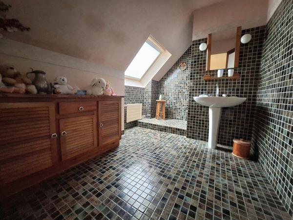 À vendre - Maison individuelle, 9 pièces située à Mamers (72600)