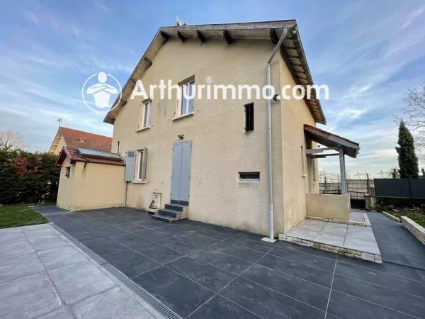 Vente                                                      Maison
                        
                     5 pièces                      146 m2                     à Givors