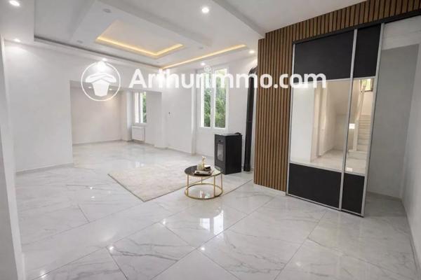 Vente                                                      Maison
                        
                     5 pièces                      146 m2                     à Givors