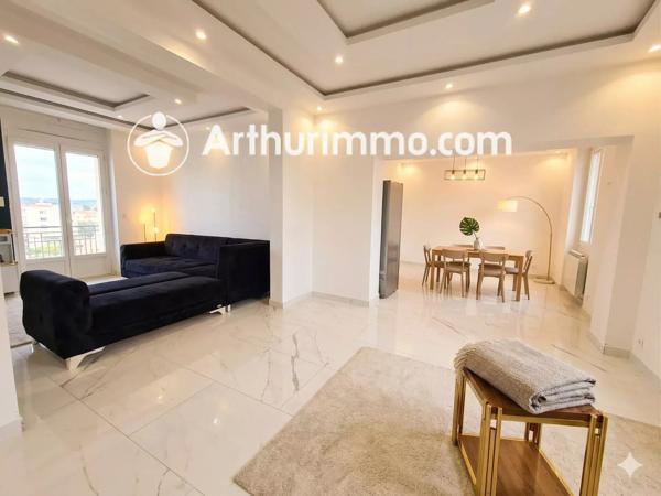 Vente                                                      Maison
                        
                     5 pièces                      146 m2                     à Givors