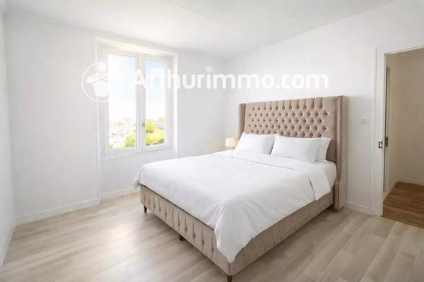 Vente                                                      Maison
                        
                     5 pièces                      146 m2                     à Givors