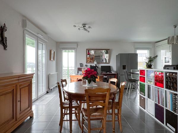 Appartement - dernier étage, résidence moderne et récente, ascenseur, terrasse - garage double en sous-sol