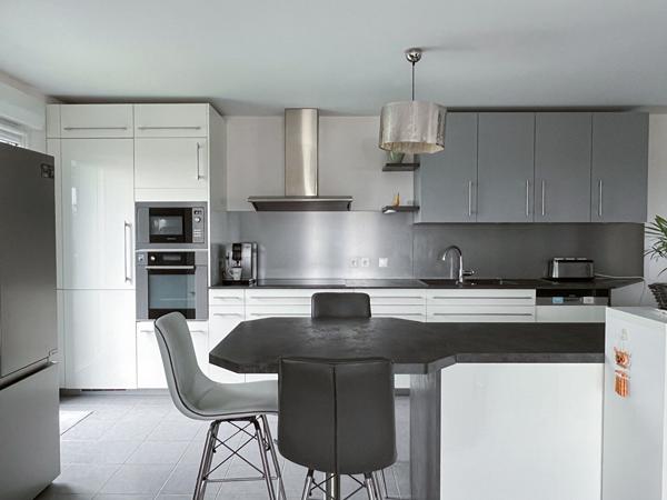 Appartement - dernier étage, résidence moderne et récente, ascenseur, terrasse - garage double en sous-sol