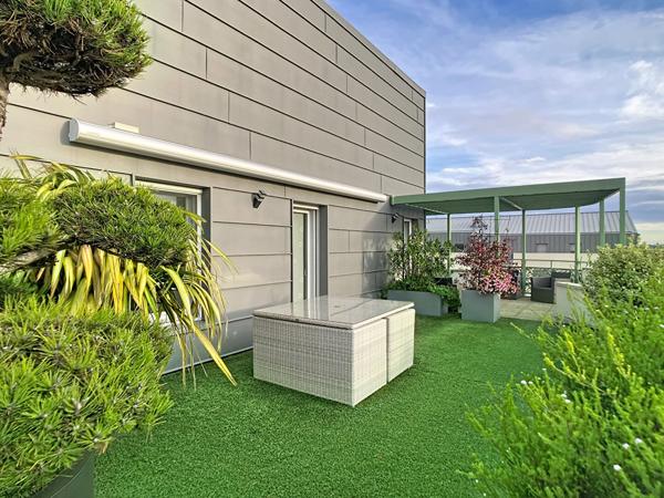 Appartement - dernier étage, résidence moderne et récente, ascenseur, terrasse - garage double en sous-sol