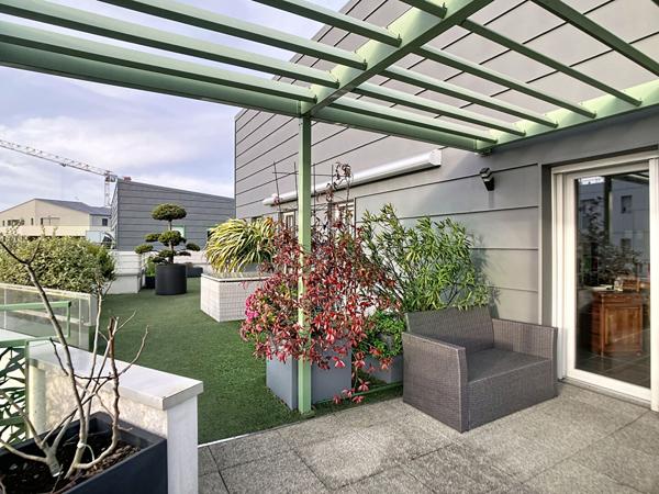 Appartement - dernier étage, résidence moderne et récente, ascenseur, terrasse - garage double en sous-sol