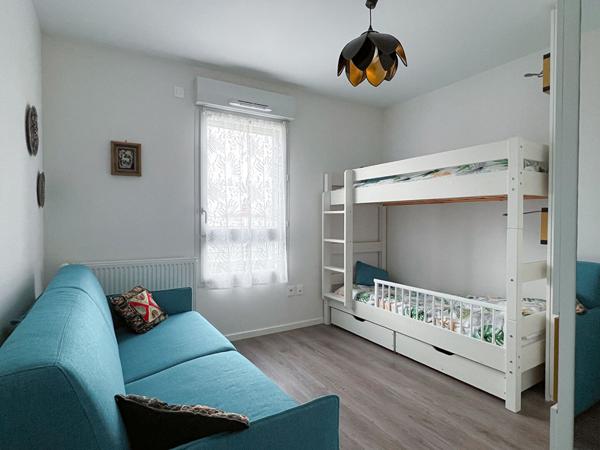 Appartement - dernier étage, résidence moderne et récente, ascenseur, terrasse - garage double en sous-sol