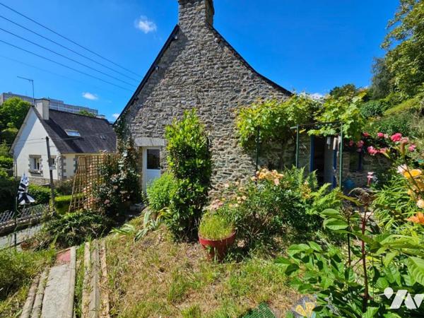 Bâtisse en pierre au charme singulier – Fort potentiel à réinventer