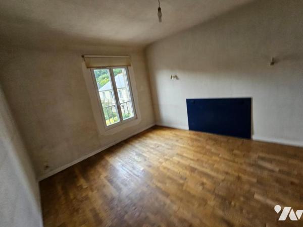 Bâtisse en pierre au charme singulier – Fort potentiel à réinventer