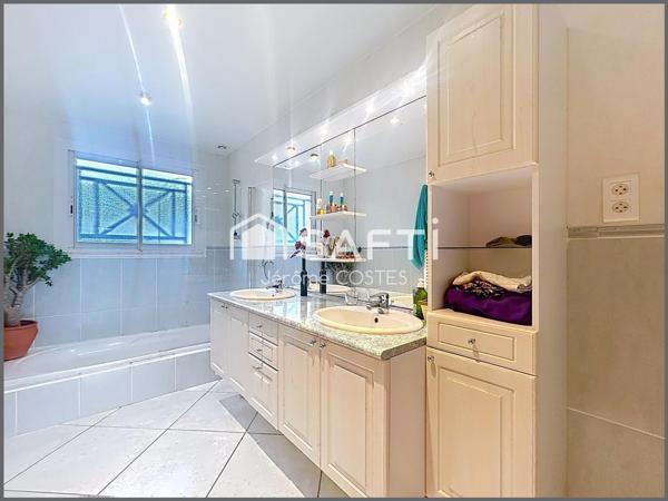 Villa d'architecte d'environ 196 m2