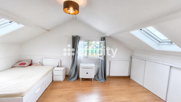 Maison
         5 pièces
        - 131 m² Exclusivité 349 000 € *