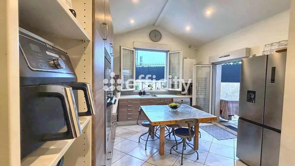 Maison
         5 pièces
        - 131 m² Exclusivité 349 000 € *