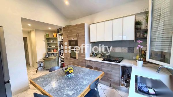 Maison
         5 pièces
        - 131 m² Exclusivité 349 000 € *