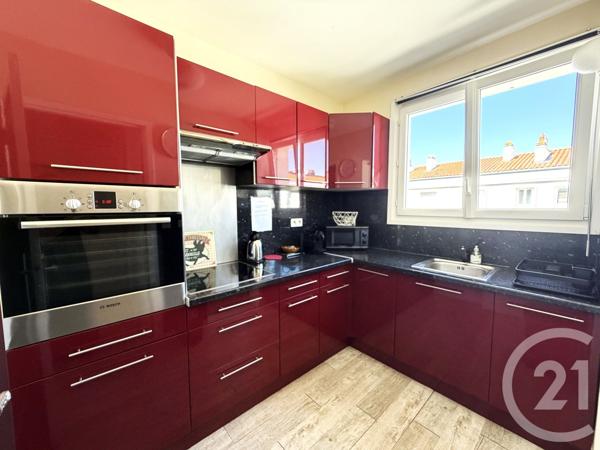 Appartement F3 à vendre  3 pièces - 62,95 m 2   ROYAN  - 17